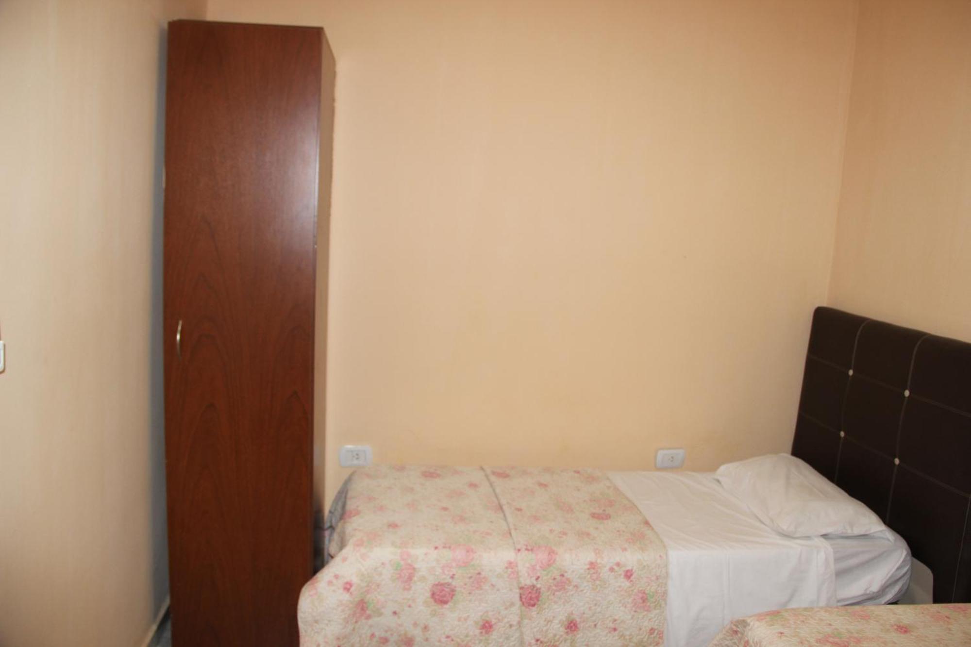 Cv Apart Resistencia Bagian luar foto
